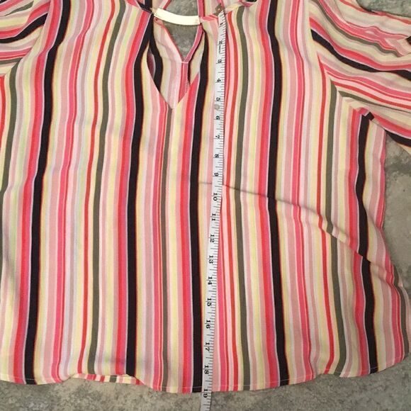 Stripped top XL super fun and cute cold shoulder top - Picture 4 of 4